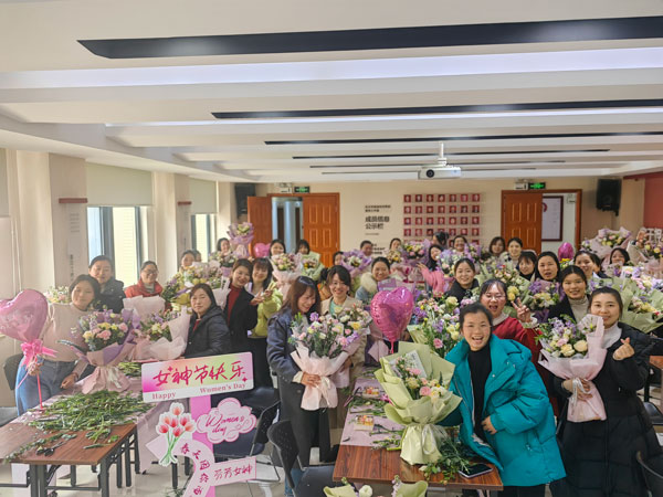 2025开云手机平台防雷女神节插花沙龙
